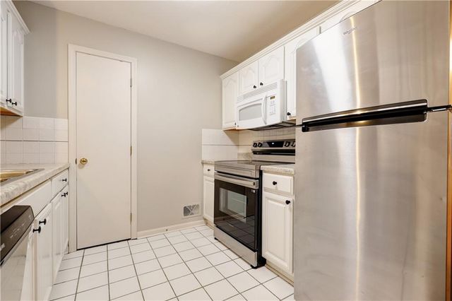 3613 Randall Drive, Independence, MO 64055