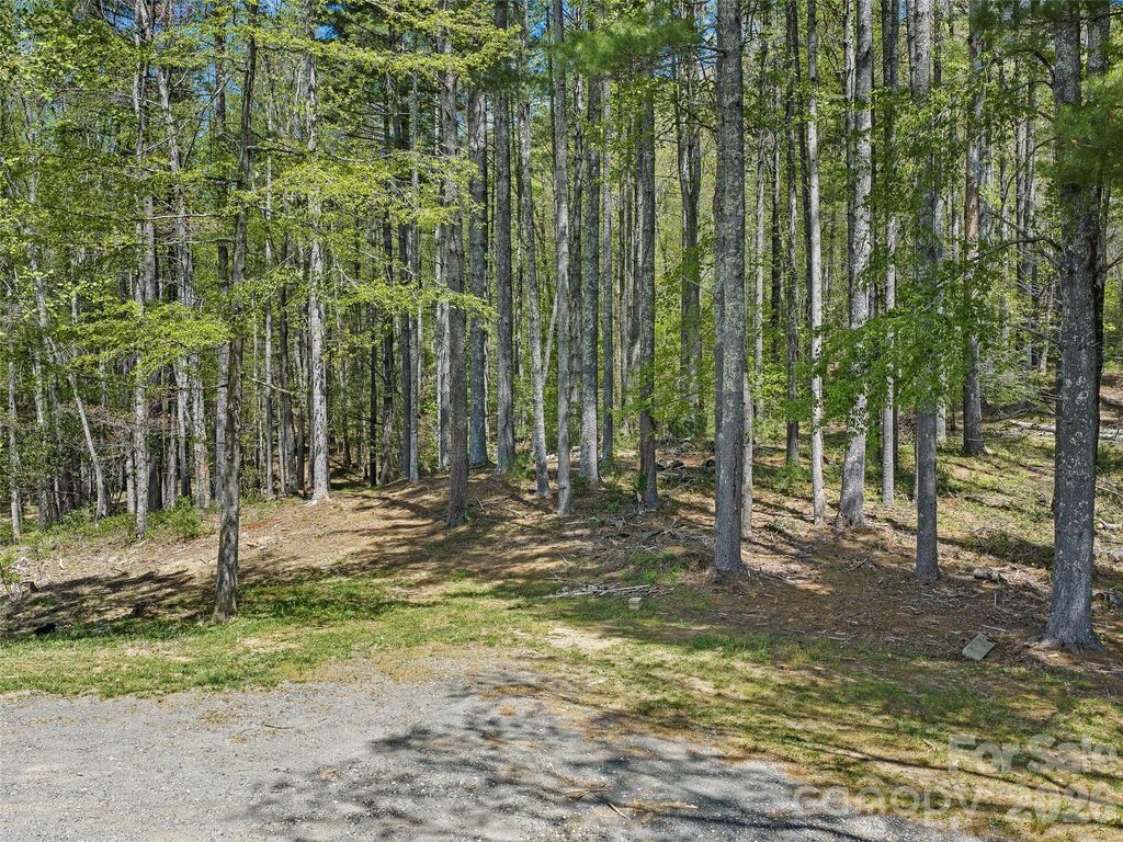 105 Satinwood Drive, Burnsville, NC 28714