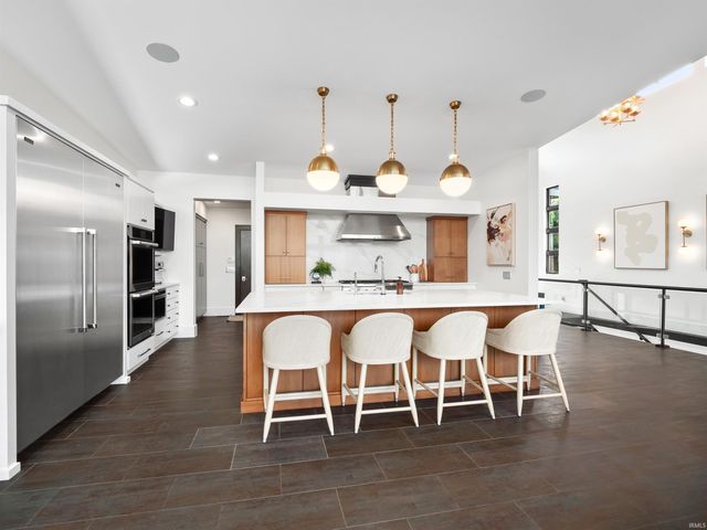 11199 NE Wawasee Drive, Syracuse, IN 46567