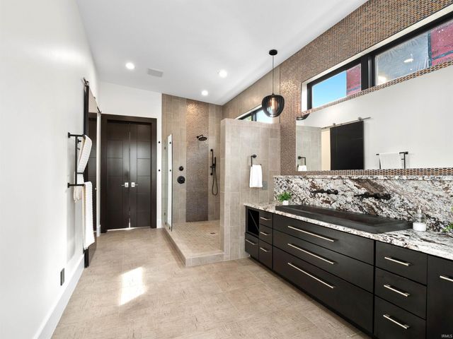11199 NE Wawasee Drive, Syracuse, IN 46567