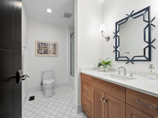 11199 NE Wawasee Drive, Syracuse, IN 46567
