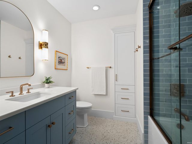 11199 NE Wawasee Drive, Syracuse, IN 46567