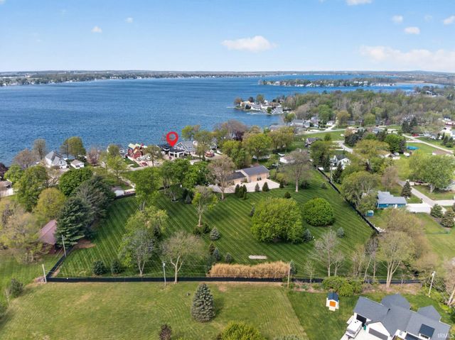 11199 NE Wawasee Drive, Syracuse, IN 46567