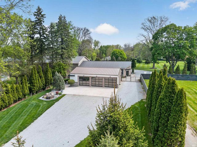 11199 NE Wawasee Drive, Syracuse, IN 46567