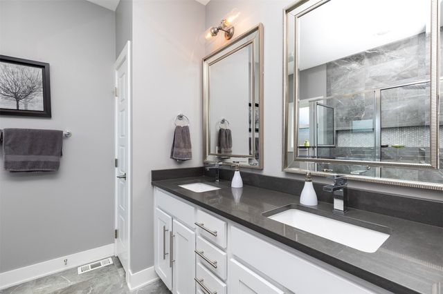 810 S Balsam Street, West Des Moines, IA 50266