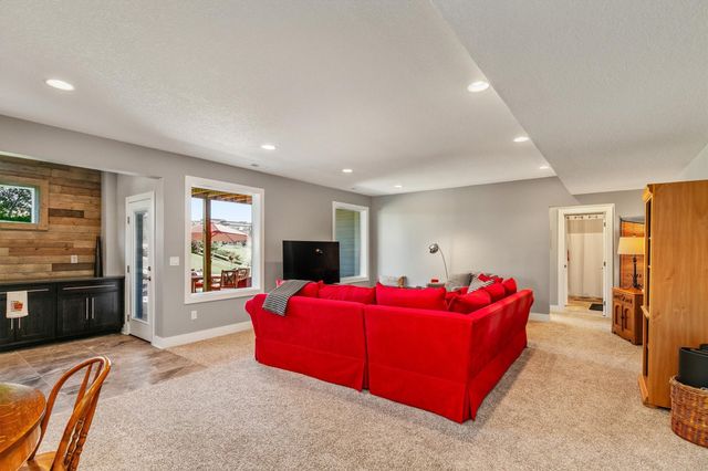 810 S Balsam Street, West Des Moines, IA 50266