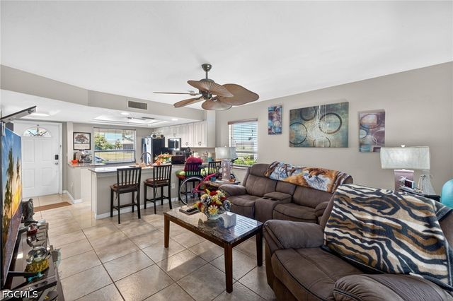 5027 SW 16th PL 101, Cape Coral, FL 33914