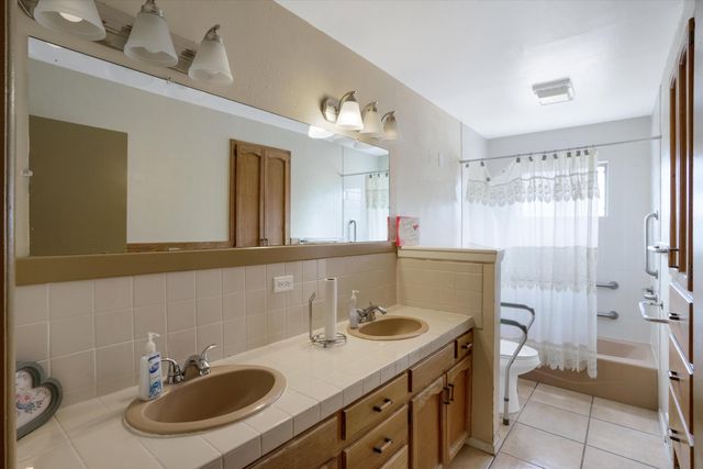 2957 Wisconsin Street NE, Albuquerque, NM 87110