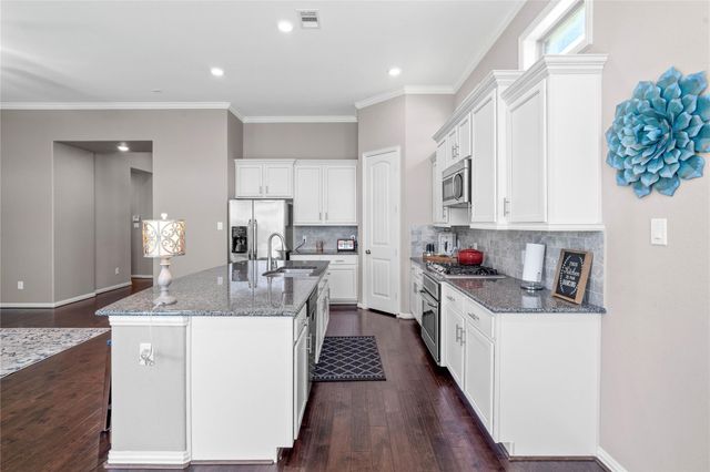 9323 Dochfour Lane, Tomball, TX 77375