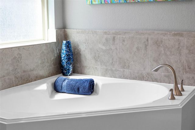 9323 Dochfour Lane, Tomball, TX 77375