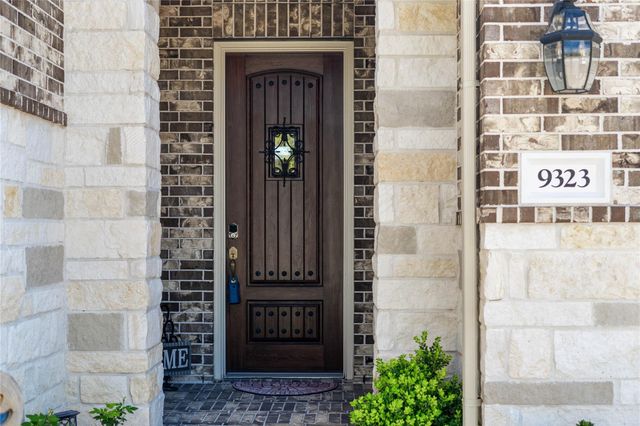 9323 Dochfour Lane, Tomball, TX 77375