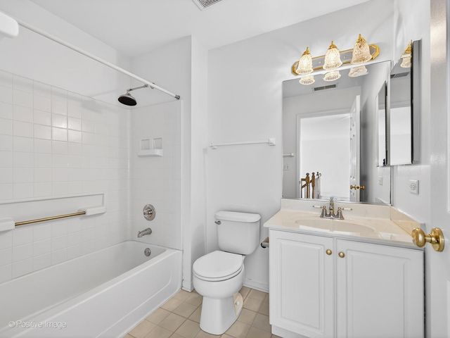 31104 Carpenter Court, Warrenville, IL 60555