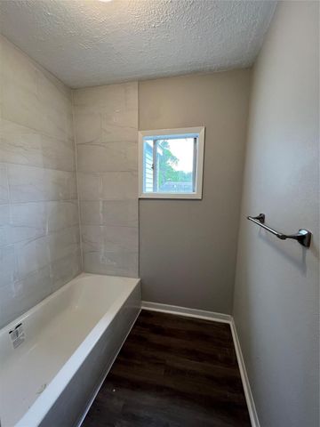 1418 2nd Avenue N, Texas City, TX 77590