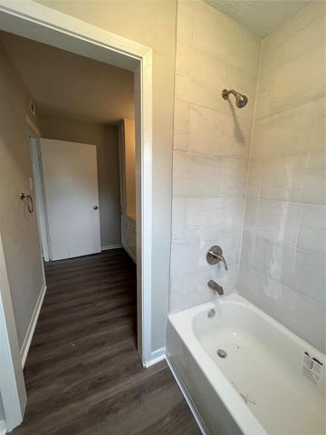 1418 2nd Avenue N, Texas City, TX 77590