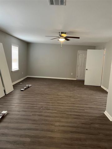 1418 2nd Avenue N, Texas City, TX 77590