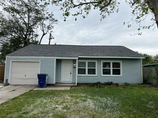 1418 2nd Avenue N, Texas City, TX 77590