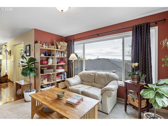 963 Se GLENN St, Roseburg, OR 97470