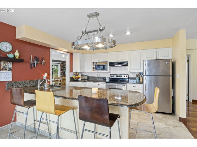 963 Se GLENN St, Roseburg, OR 97470