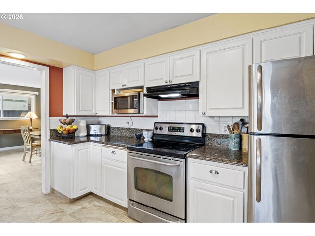 963 Se GLENN St, Roseburg, OR 97470