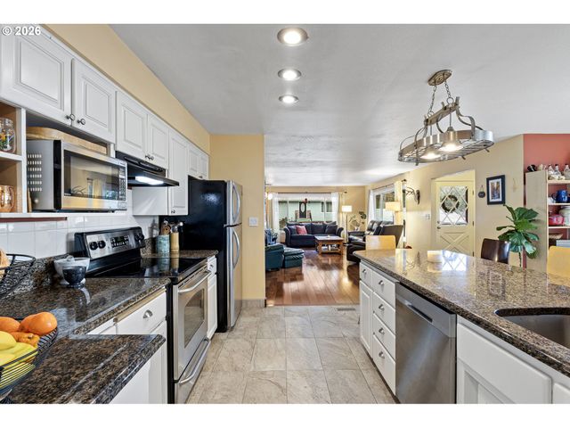 963 Se GLENN St, Roseburg, OR 97470