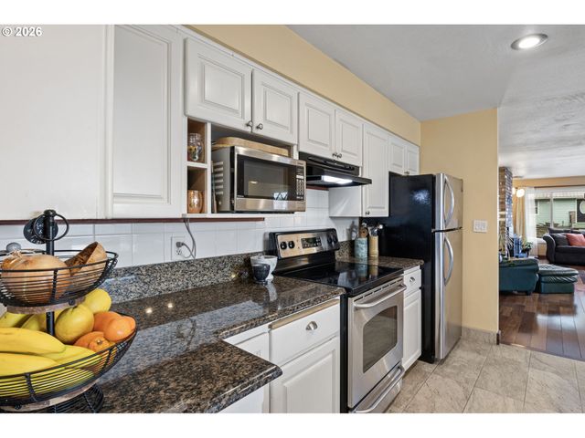 963 Se GLENN St, Roseburg, OR 97470