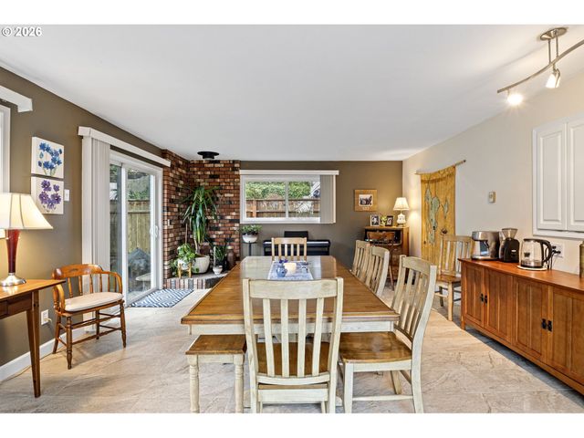 963 Se GLENN St, Roseburg, OR 97470