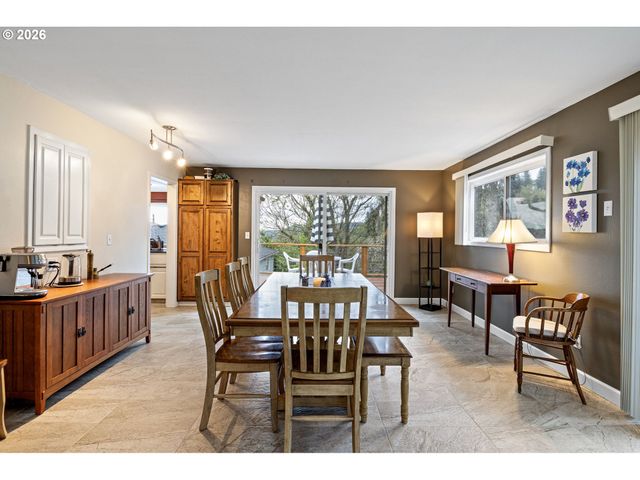 963 Se GLENN St, Roseburg, OR 97470