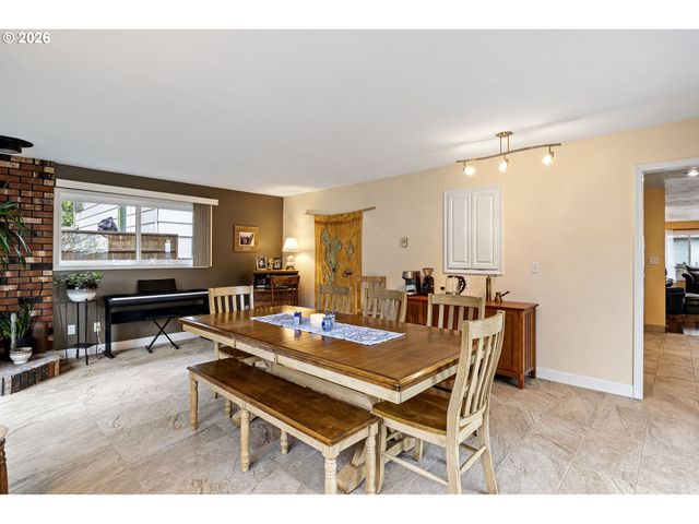 963 Se GLENN St, Roseburg, OR 97470