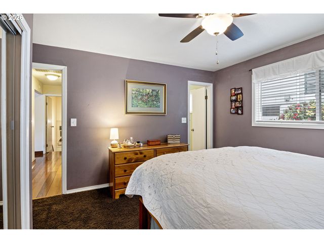 963 Se GLENN St, Roseburg, OR 97470