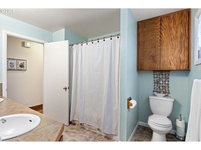 963 Se GLENN St, Roseburg, OR 97470