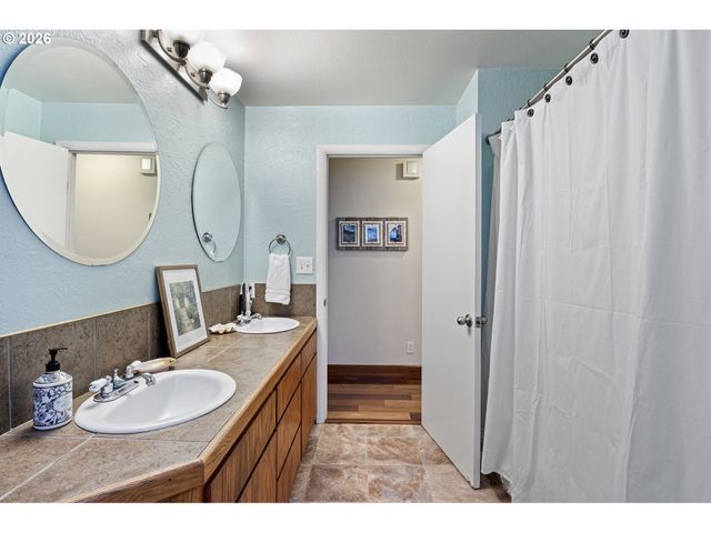 963 Se GLENN St, Roseburg, OR 97470