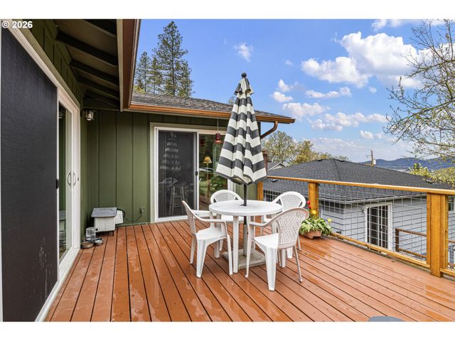 963 Se GLENN St, Roseburg, OR 97470