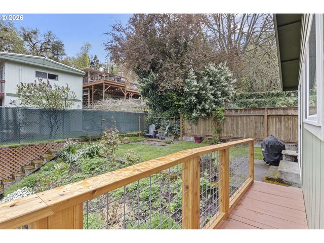 963 Se GLENN St, Roseburg, OR 97470