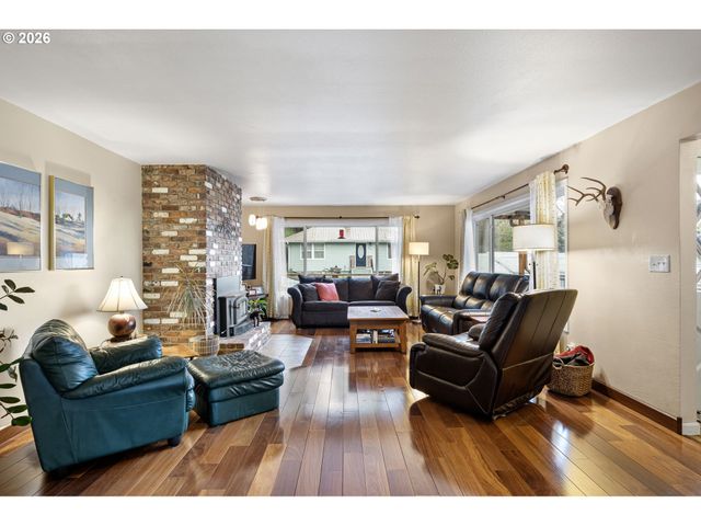 963 Se GLENN St, Roseburg, OR 97470