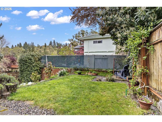 963 Se GLENN St, Roseburg, OR 97470