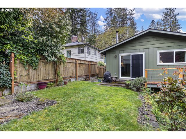 963 Se GLENN St, Roseburg, OR 97470