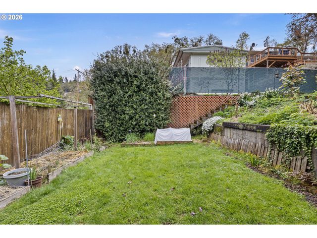 963 Se GLENN St, Roseburg, OR 97470