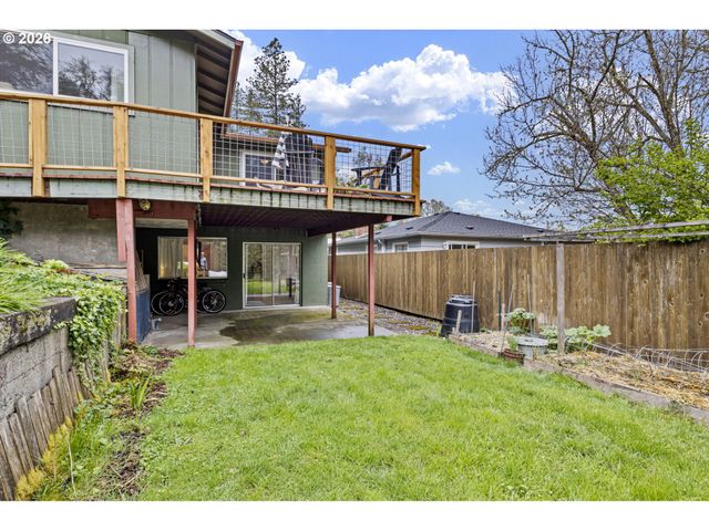 963 Se GLENN St, Roseburg, OR 97470