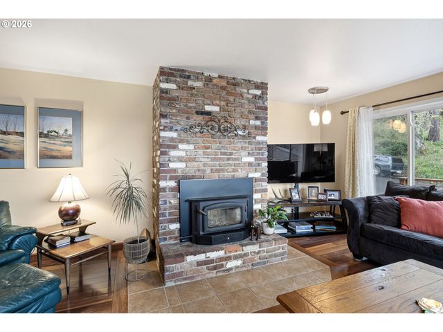 963 Se GLENN St, Roseburg, OR 97470