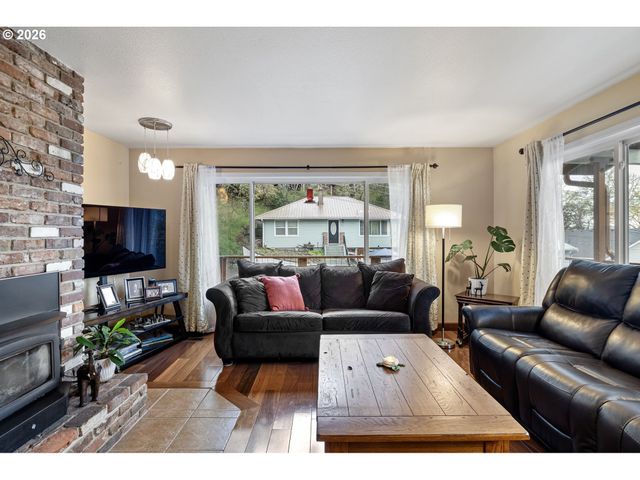 963 Se GLENN St, Roseburg, OR 97470