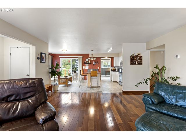 963 Se GLENN St, Roseburg, OR 97470