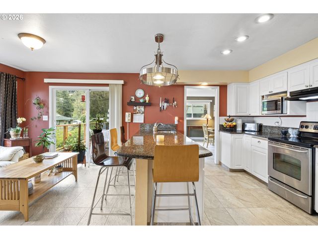 963 Se GLENN St, Roseburg, OR 97470