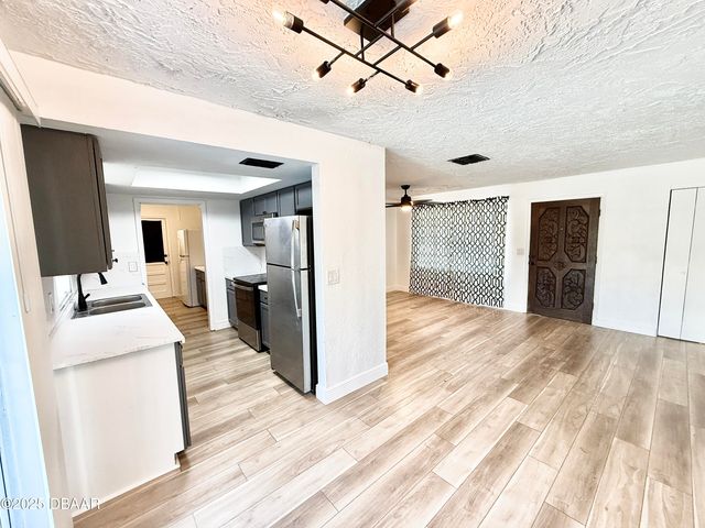 929 Derbyshire Road, Daytona Beach, FL 32117