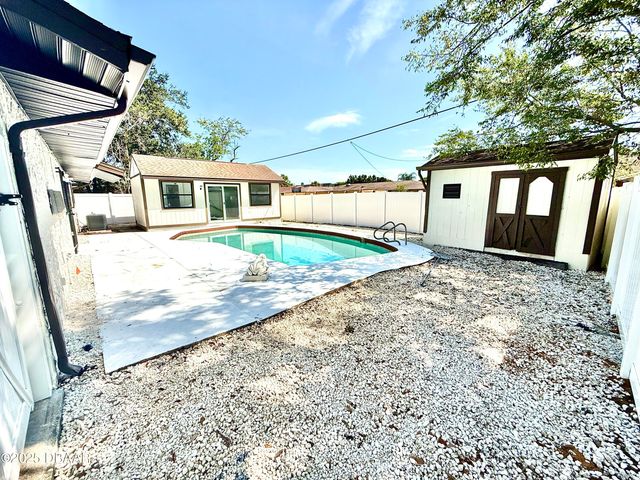 929 Derbyshire Road, Daytona Beach, FL 32117