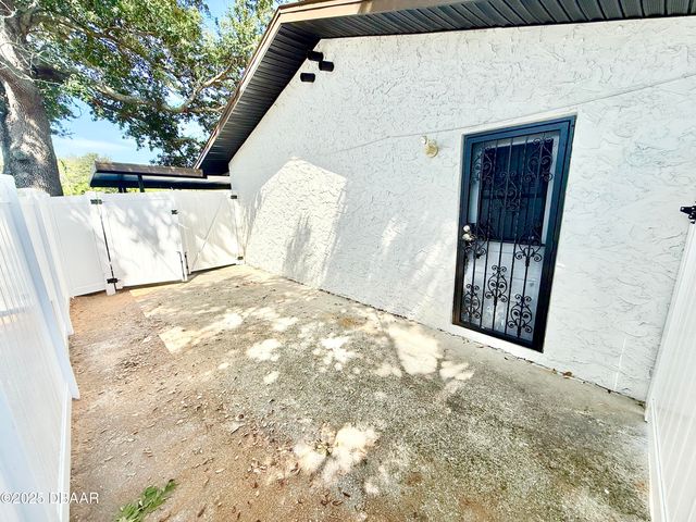 929 Derbyshire Road, Daytona Beach, FL 32117