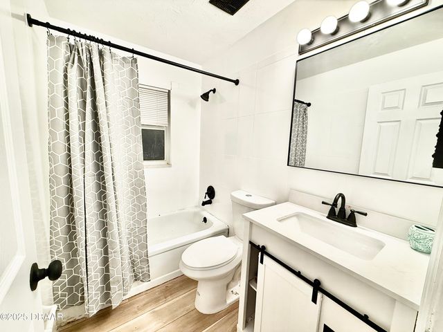 929 Derbyshire Road, Daytona Beach, FL 32117