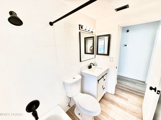 929 Derbyshire Road, Daytona Beach, FL 32117