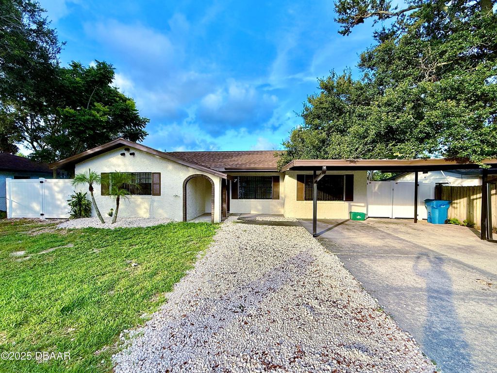 929 Derbyshire Road, Daytona Beach, FL 32117