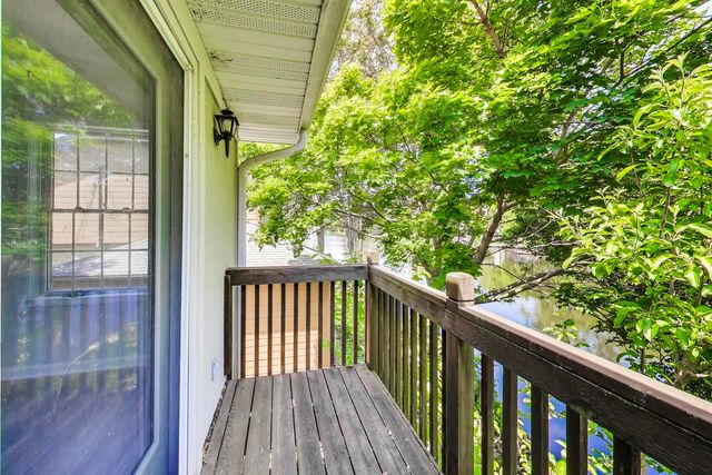 212 Island Drive, Island Lake, IL 60042