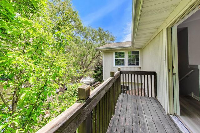 212 Island Drive, Island Lake, IL 60042